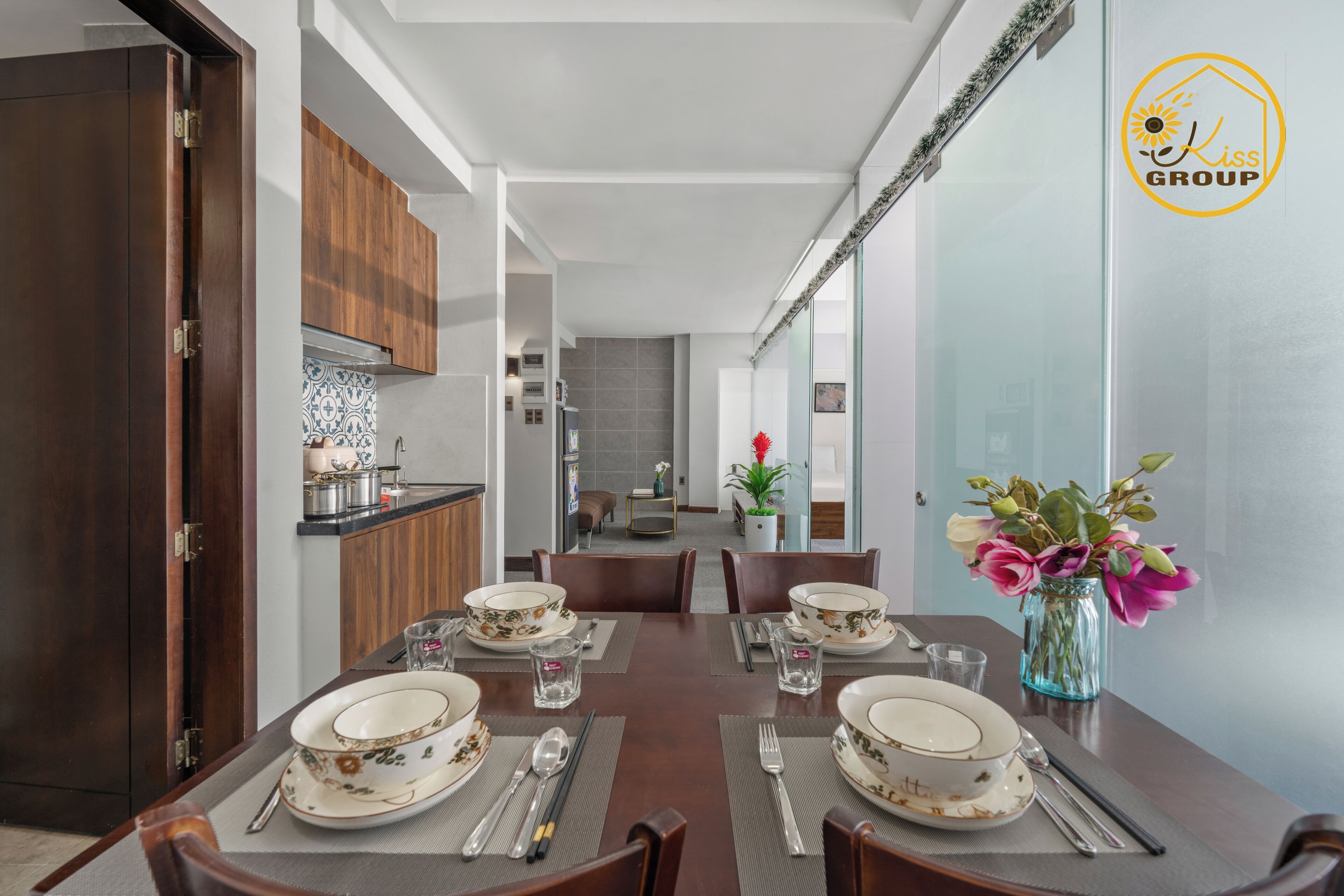 Apartamento, 2 quartos, sacada, vista para a cidade | Cozinha privada | Geladeira, micro-ondas, cooktop, panela elétrica de arroz