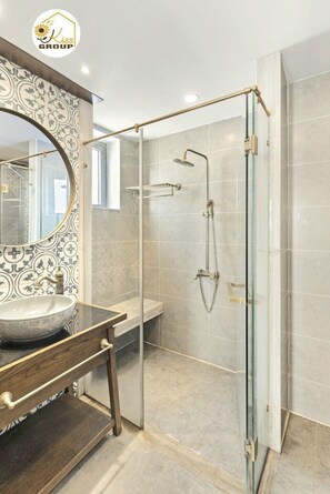 Presidential Apartment, Balcony, City View | Bathroom | Shower, hydromassage showerhead, hair dryer, towels - Tokyo Boutique Front Beach Hotel (Da Nang)