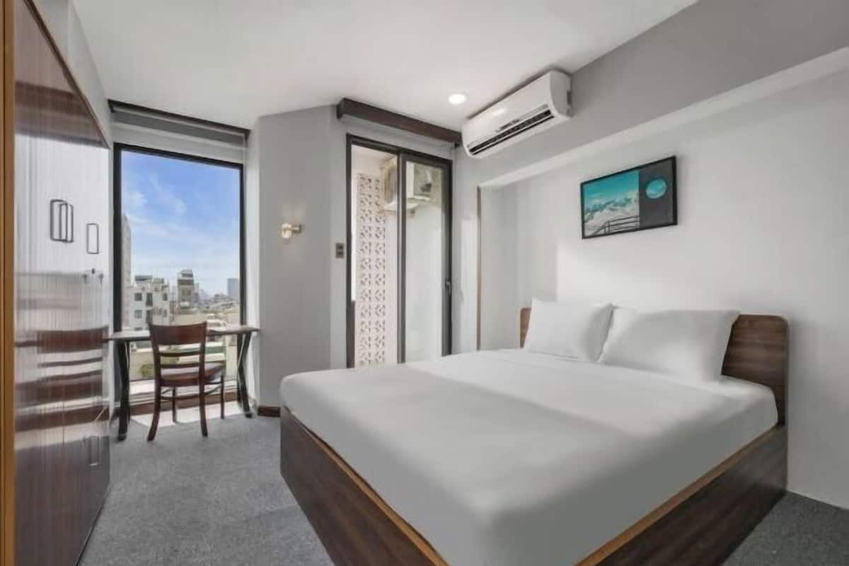 1 bedroom, minibar, desk, soundproofing