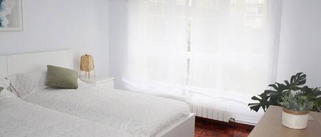 3 bedrooms, iron/ironing board