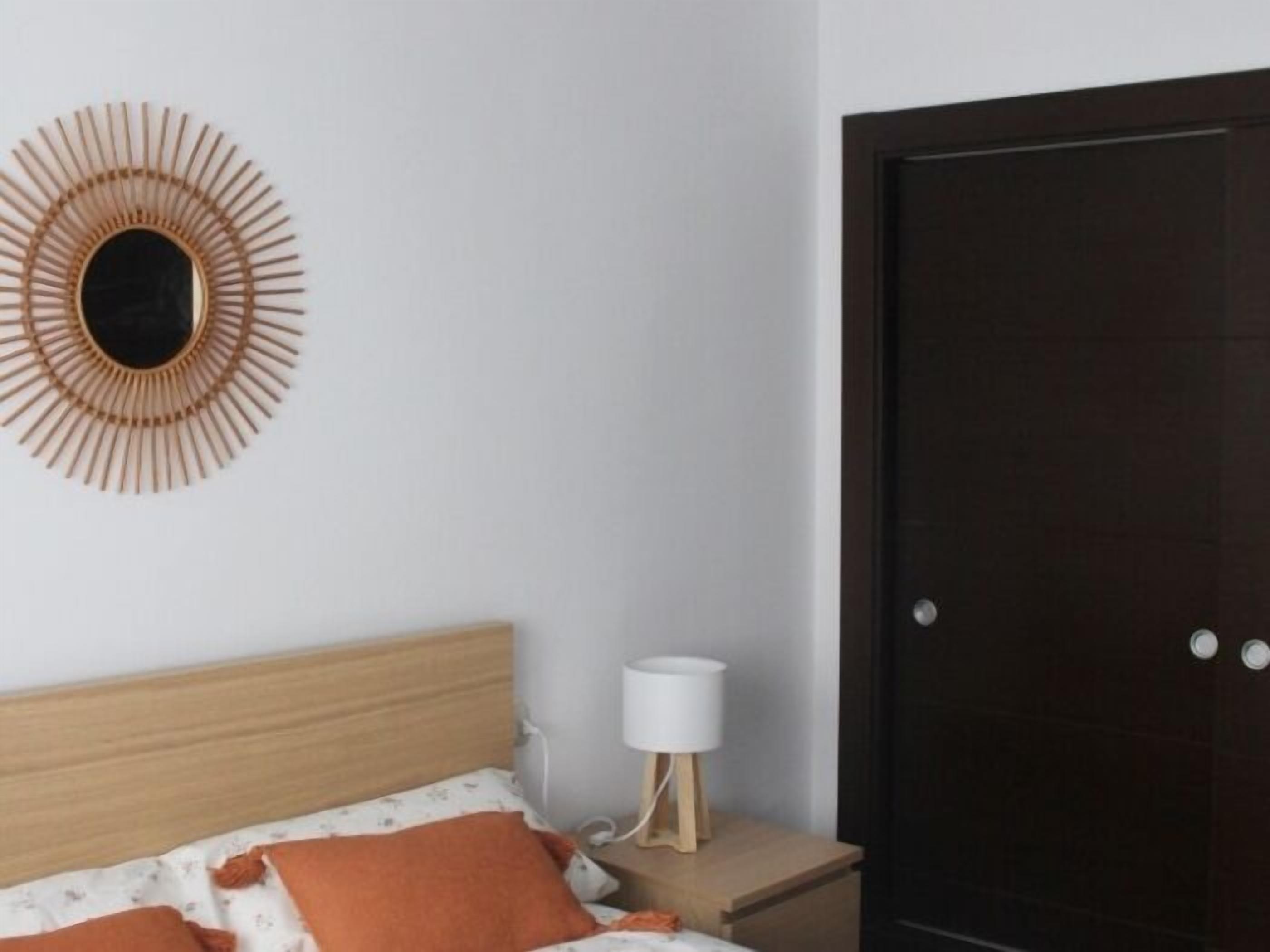 3 chambres, fer et planche à repasser