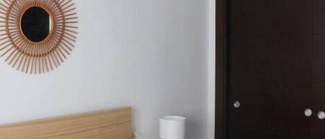 3 chambres, fer et planche à repasser