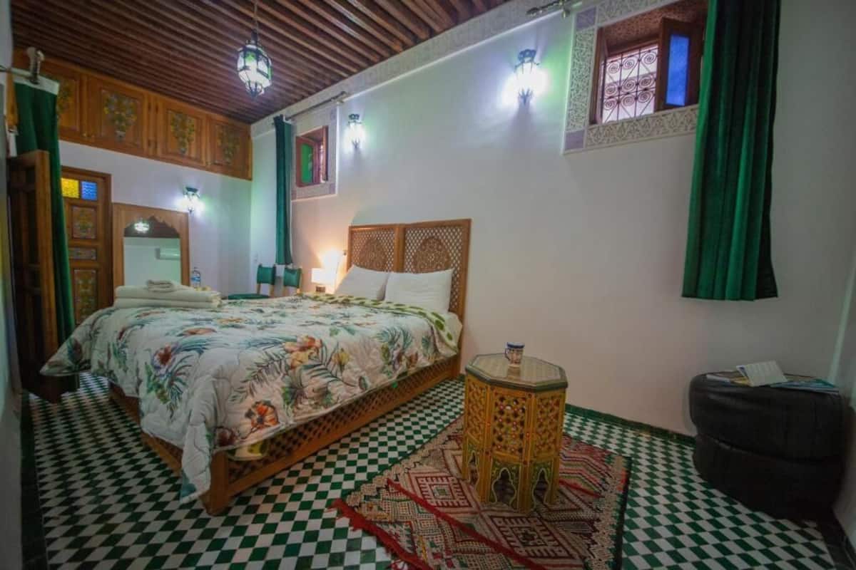 Desk, laptop workspace, free WiFi, bed sheets