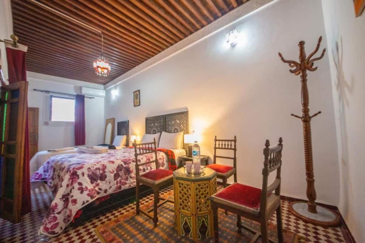 Desk, laptop workspace, free WiFi, bed sheets