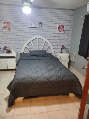 1 Schlafzimmer, Bügeleisen/Bügelbrett, kostenloses WLAN, Bettwäsche