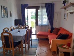 TV - Holiday apartment with air conditioning (Novigrad)