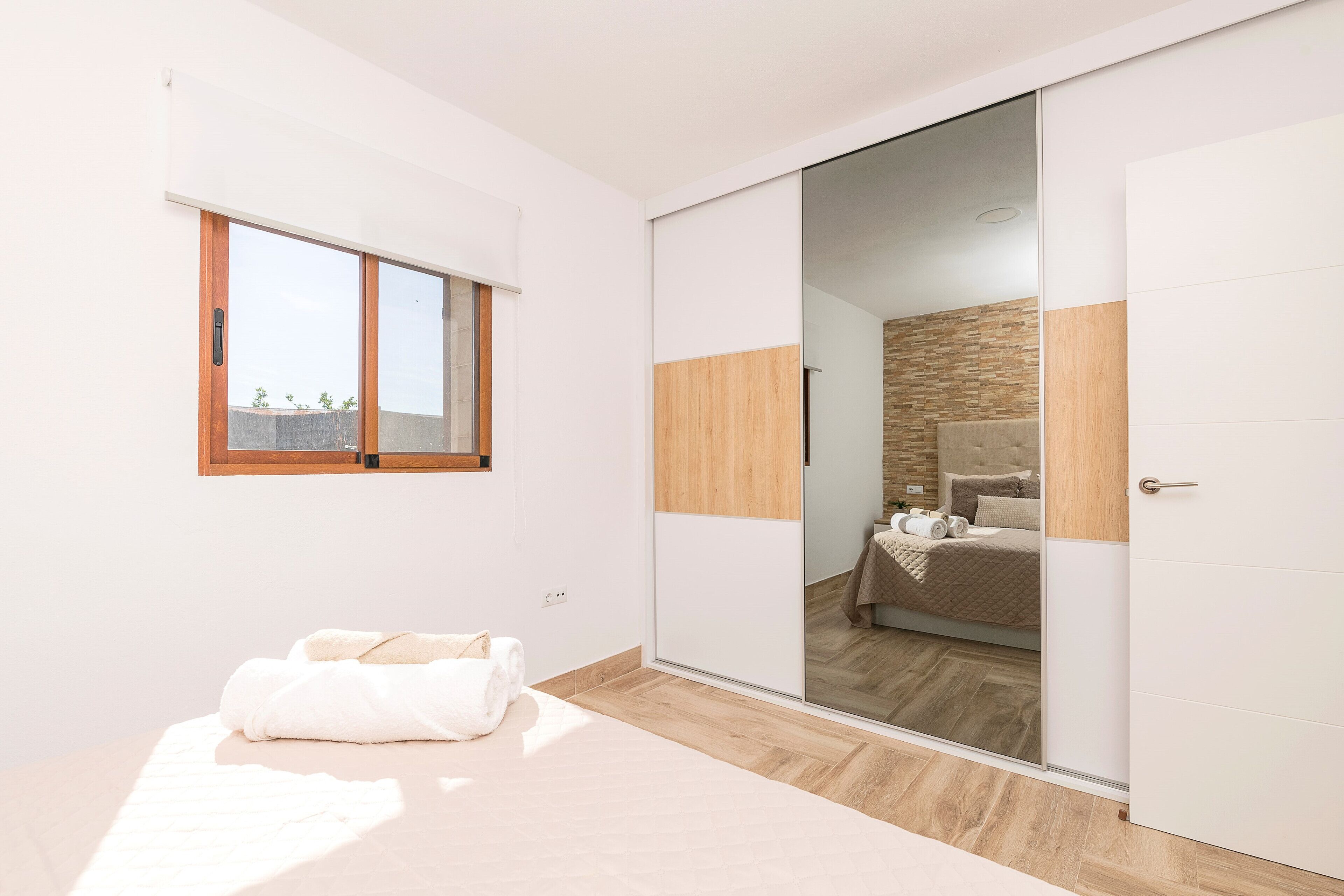 2 slaapkamers, een strijkplank/strijkijzer, gratis wifi, beddengoed