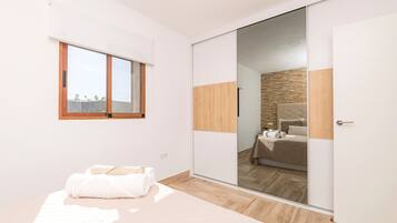 2 slaapkamers, een strijkplank/strijkijzer, gratis wifi, beddengoed