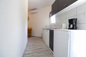 Fridge, stovetop, cookware/dishes/utensils