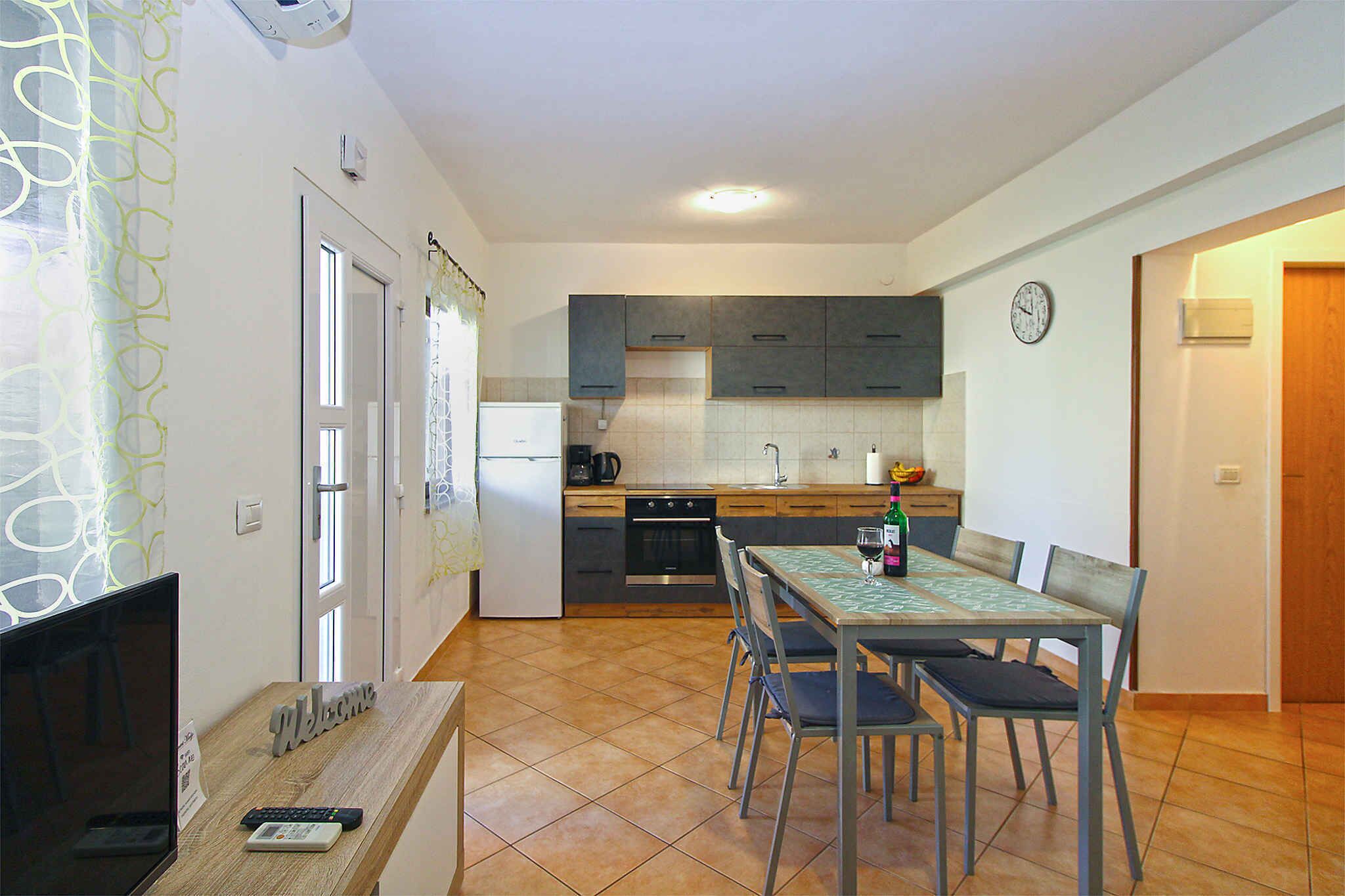 Fridge, oven, stovetop, cookware/dishes/utensils