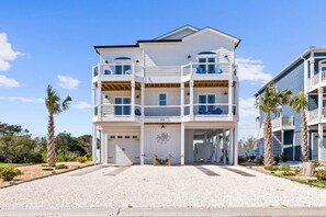 Exterior - Coastal Sunset - private heated pool, spa, close walk to the beach (Ocean Isle Beach)