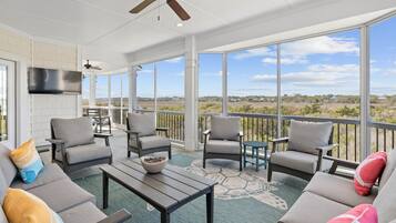 Smart TV, table tennis