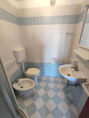 Bathroom - Holiday apartment with air conditioning (Lido di Jesolo)