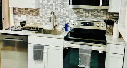 Newly Beautiful renovated first floor apartment getaway