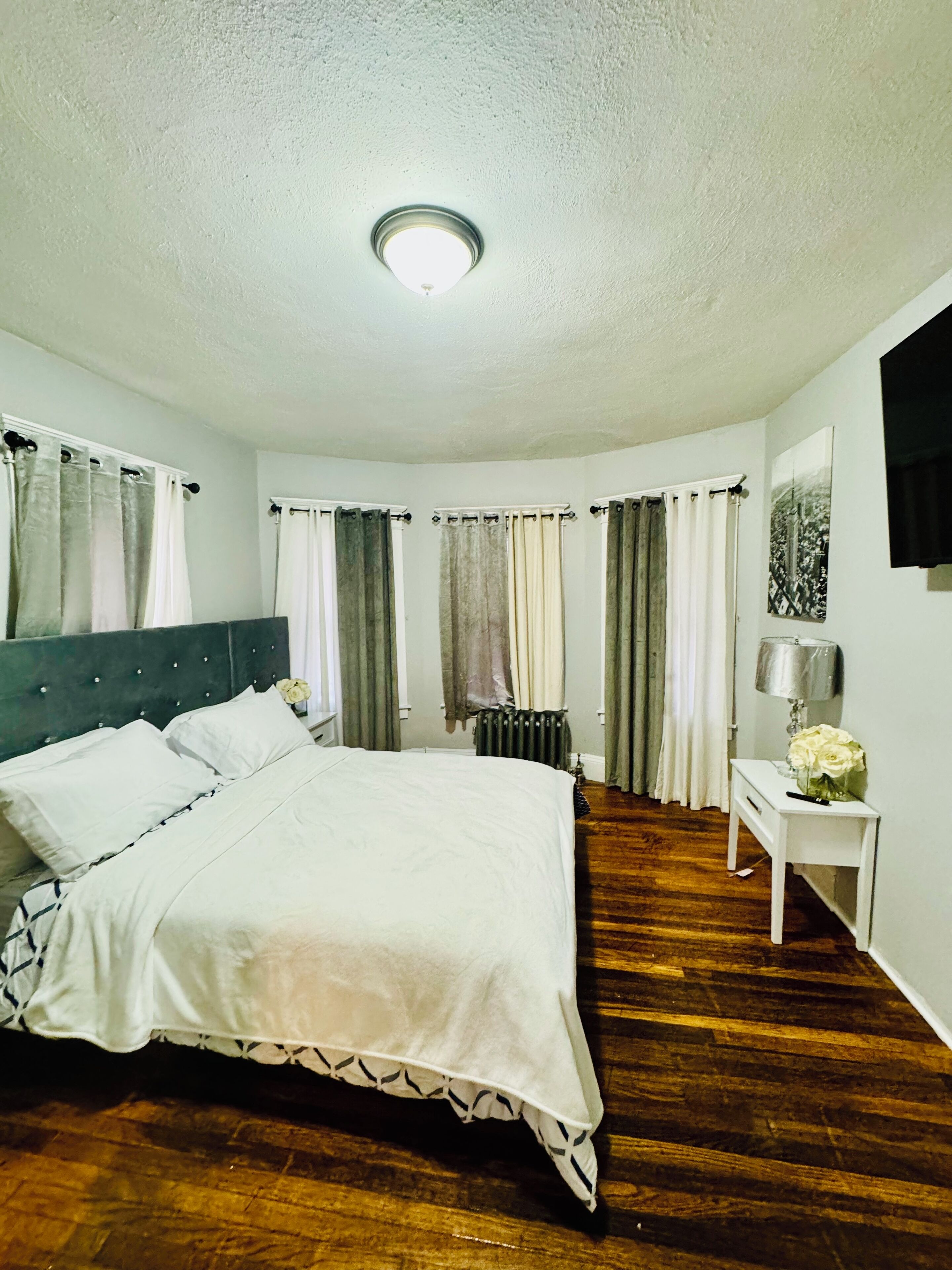 4 bedrooms, iron/ironing board, free WiFi, bed sheets