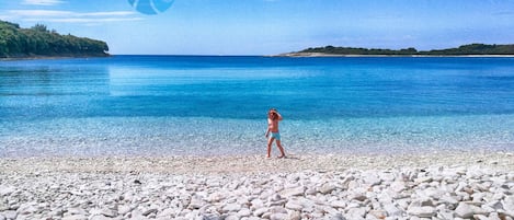 Una playa cerca