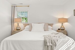 5 bedrooms, desk, iron/ironing board, travel cot