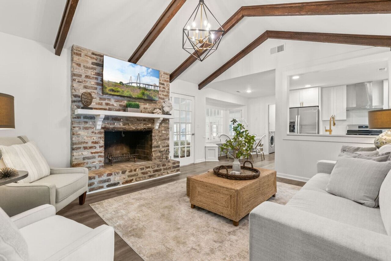 Smart TV, fireplace