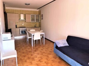 TV - Holiday apartment in downtown (Bibione)
