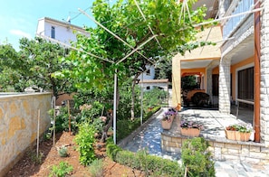 Property grounds - Holiday apartment with air conditioning and close to the beach (Fažana)
