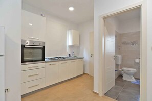 Køleskab, ovn, kogeplade