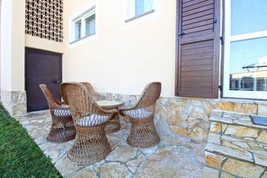 تناول الطعام بالخارج