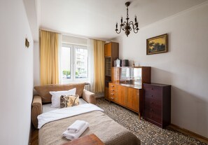 2 bedrooms, iron/ironing board, WiFi, bed sheets