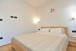 1 bedroom, iron/ironing board, WiFi