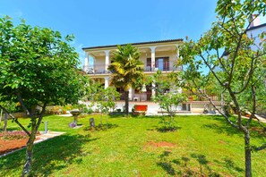 Exterior - Holiday apartment with air conditioning (Poreč)