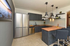 Fridge, microwave, oven, stovetop