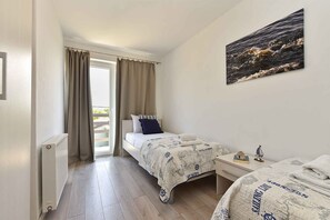 6 bedrooms, iron/ironing board