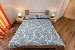 1 bedroom, travel cot, WiFi