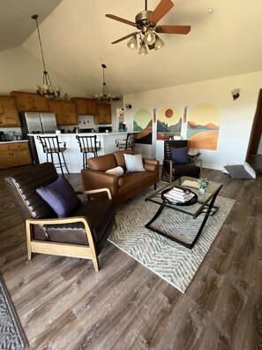 Smart TV, lareira, pebolim, mesa de pingue-pongue