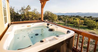 Country Hot Tub Home with Amazing Views on 40 Acres. A Stargazer's Dream House