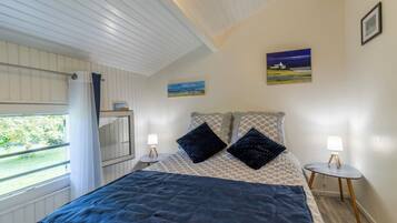 2 bedrooms, iron/ironing board, free WiFi