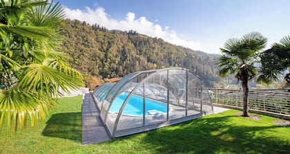 Chalet 'Jasmin' con vistas a la montaña, piscina compartida y Wi-Fi