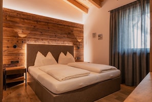 2 bedrooms, free WiFi, bed sheets - Chalet Rose with Two Split-Level Terraces and Maximum Privacy (Rifiano)