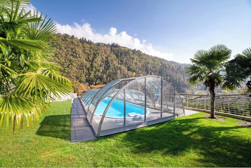 Chalet 'Rose' with Mountain View, Shared Pool and Wi-Fi