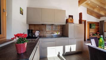 KĂŒhlschrank, Herdplatte, GeschirrspĂŒler