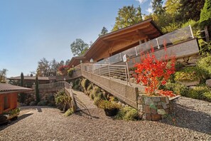 Property grounds - Chalet 'Hortensie' with Mountain View, Shared Pool and Wi-Fi (Rifiano)