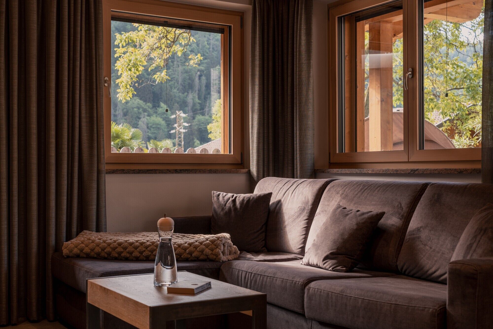 Chalet Azalee: Large Terrace & Sleeping Pods, Pool & Hot Tub For All Guests - Schenna