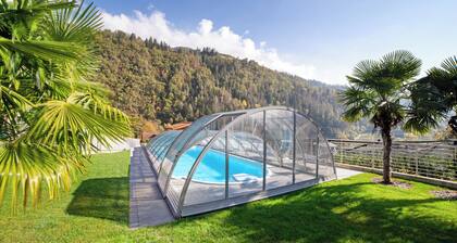 Chalet 'Azalee' avec vue sur la montagne, piscine partagée et Wi-Fi