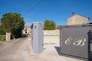 Property grounds - Villa with terrace for 2 people (Orbanići)