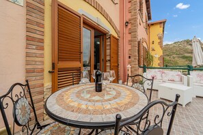 Outdoor dining - Villa la Perla e le Conchiglie Tanca Piras (NEBIDA)