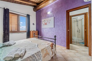 2 bedrooms, iron/ironing board, free WiFi, bed sheets - Villa la Perla e le Conchiglie Tanca Piras (NEBIDA)
