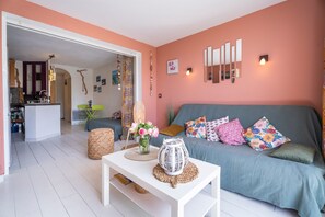 TV, tavolo da ping pong