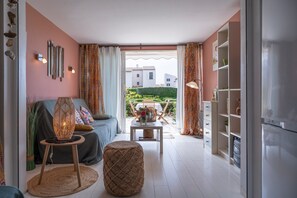 TV, tavolo da ping pong