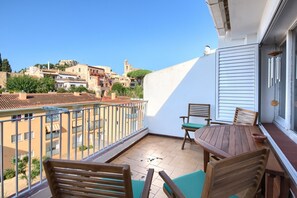 Outdoor dining - Holiday Home 'Can Quintaneta' with Private Terrace, Balcony and Wi-Fi (Begur)