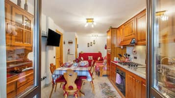 Fridge, stovetop, dishwasher, coffee/tea maker