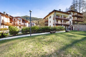 Exterior - Holiday Home 'Gioiello Col De Joux' with Mountain View, Private Garden and Wi-Fi (saint vincent)